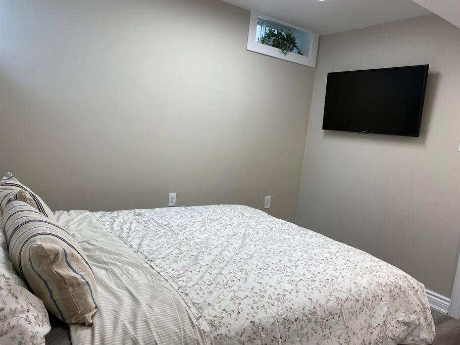 Entire Basement With 3 Bedrooms Niagara Falls Eksteriør bilde