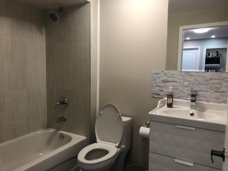 Entire Basement With 3 Bedrooms Niagara Falls Eksteriør bilde