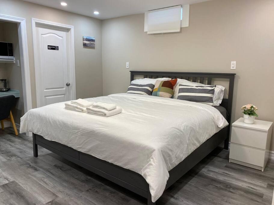 Entire Basement With 3 Bedrooms Niagara Falls Eksteriør bilde